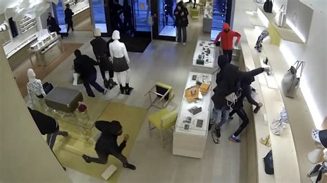 robbery in louis vuitton